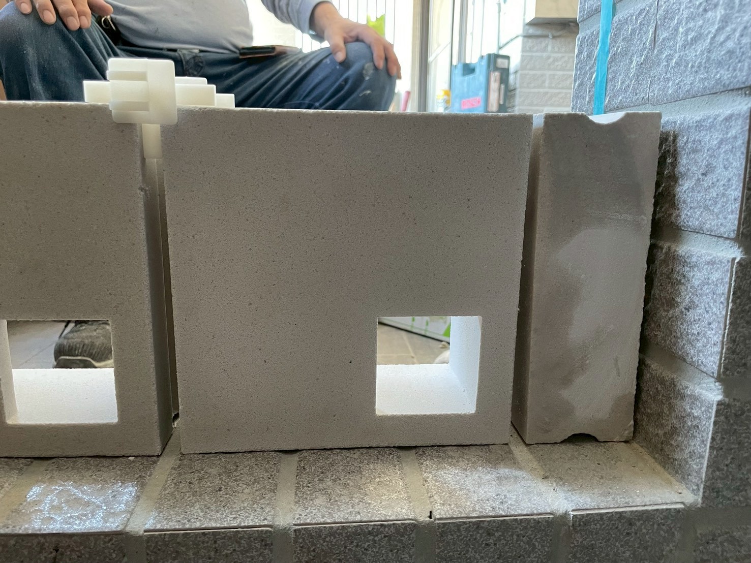 花格磚施工完整指南:砌磚工法六步驟:底材確認與整平